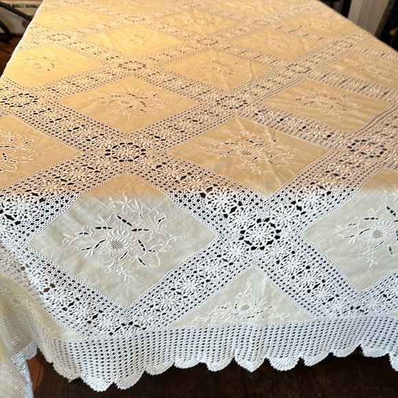 Vintage Crochet table cloth or coverlet - Picture 3 of 14